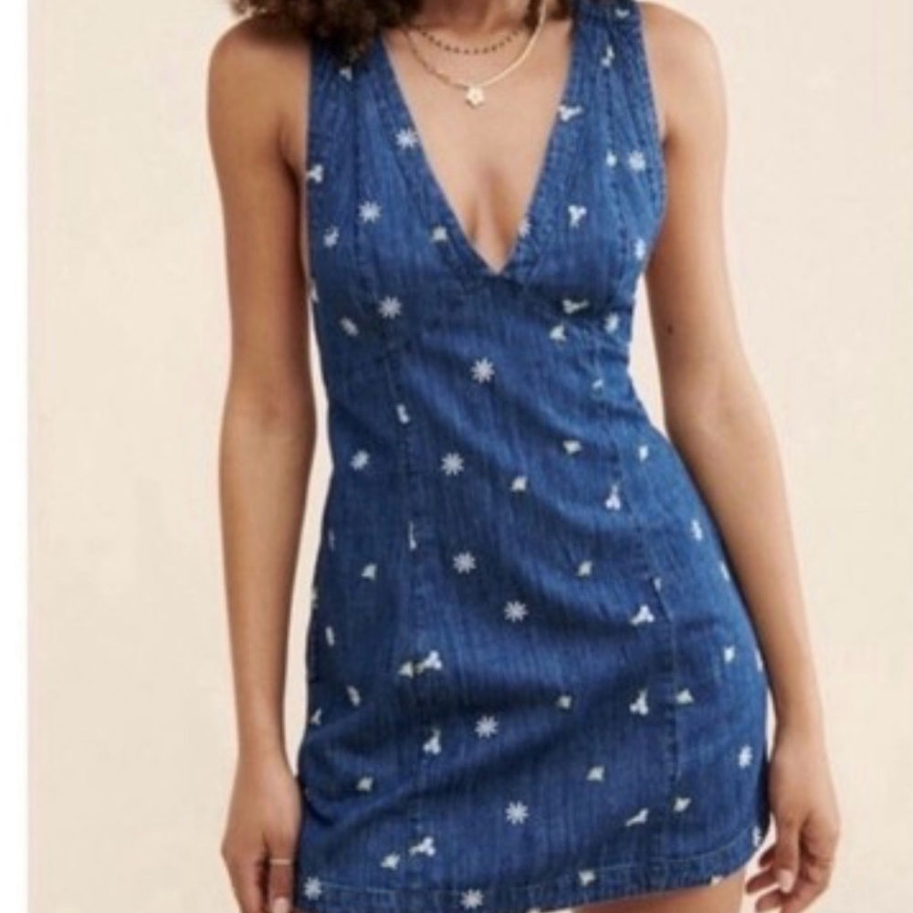 Free People Corrine Embroidered Denim Dress. So so beautiful 🤩 Classic
